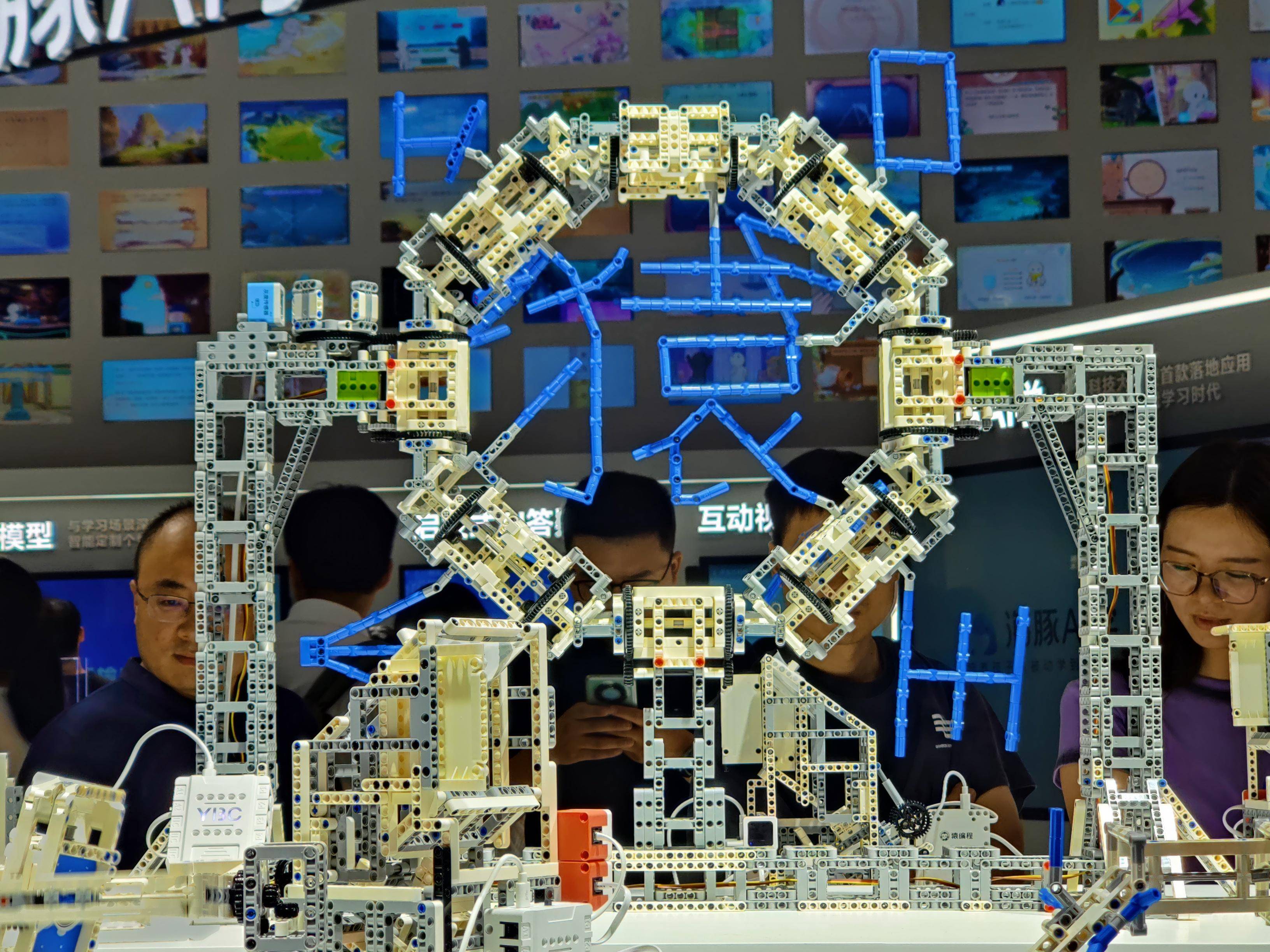 中国人工智能在巴黎人工智能行动峰会受热议