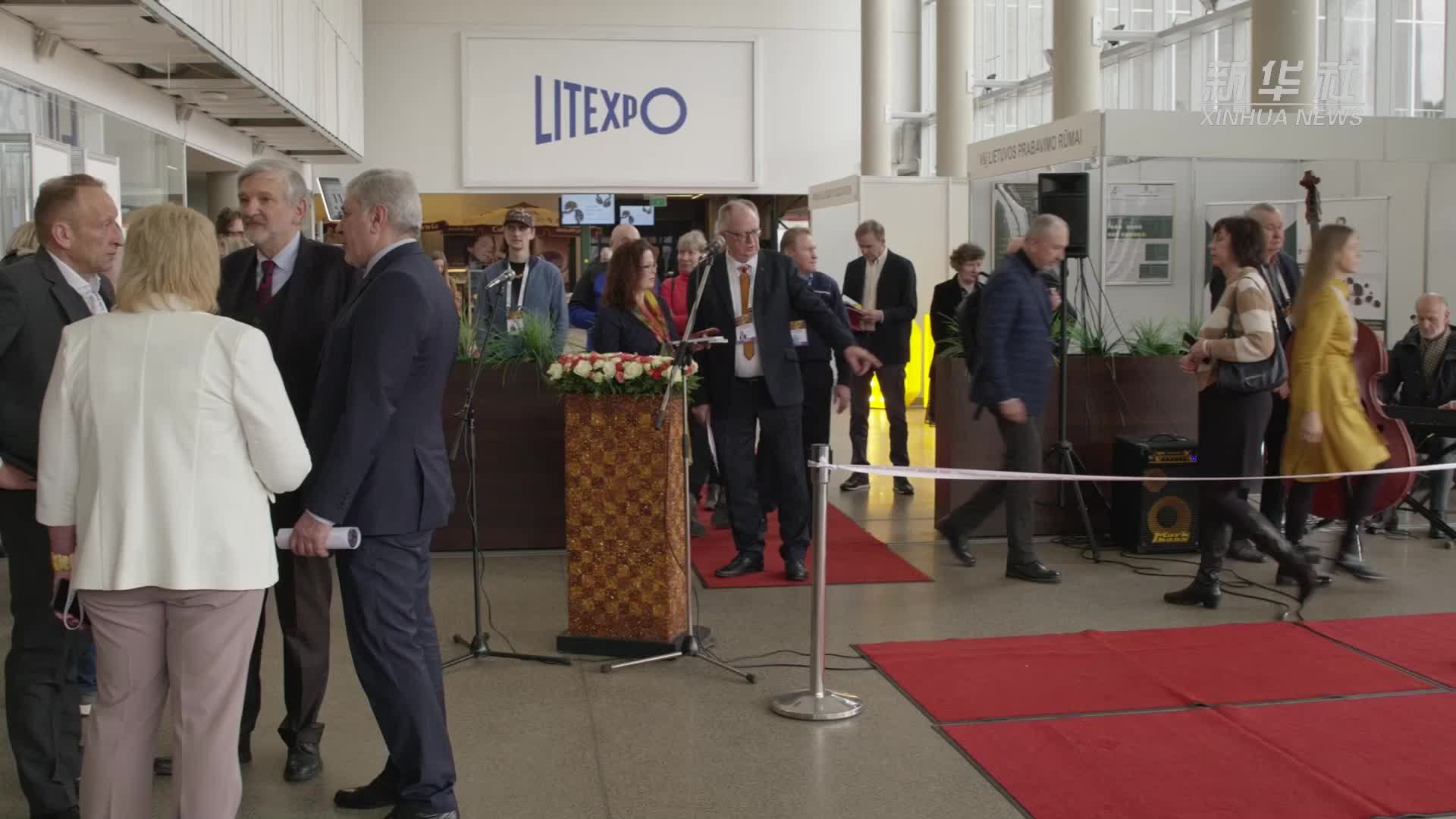 第二十一届“琥珀之路”国际琥珀珠宝展开幕