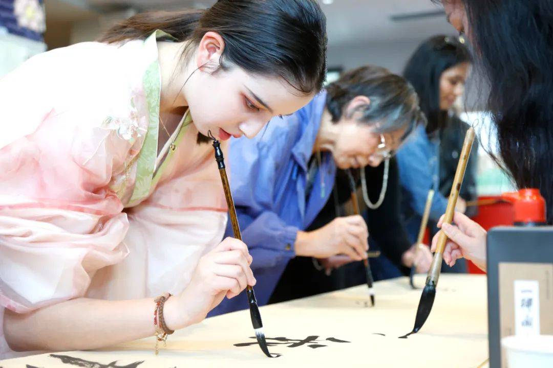 “兰亭·雅集”中国书法展在悉尼开幕