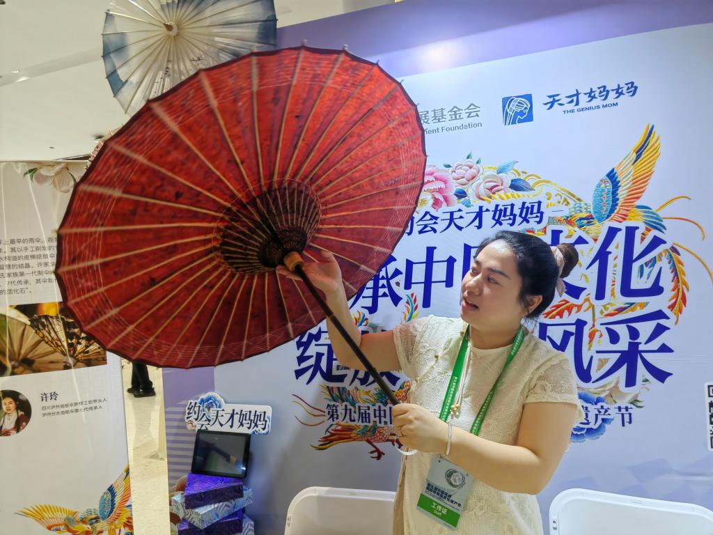 “非遗+科技”创新互动 京东“3C数码国补中国行”成都站点燃假日消费活力