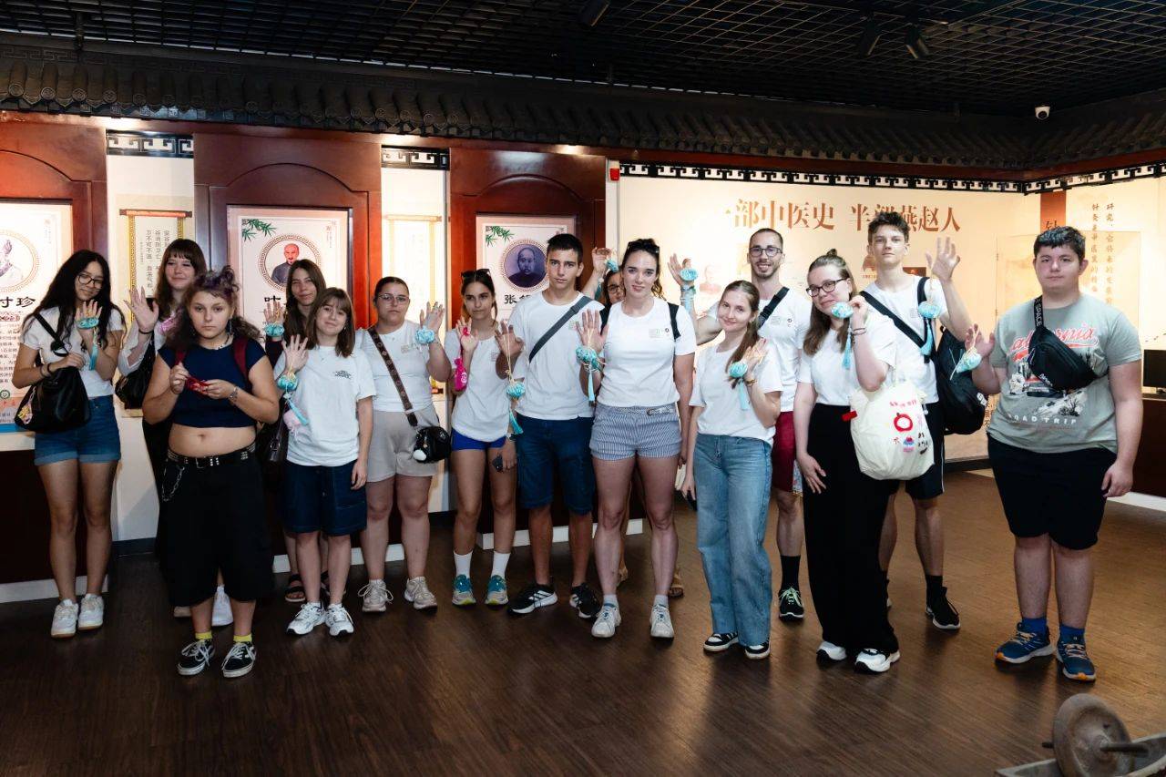 48小时爱上中国|2025“汉语桥”夏令营青少年邯郸广府体验太极，感受古城魅力