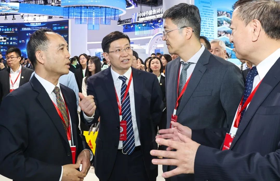 2025清洁能源大会暨核能安全与核电产业链创新发展大会在山东烟台举行