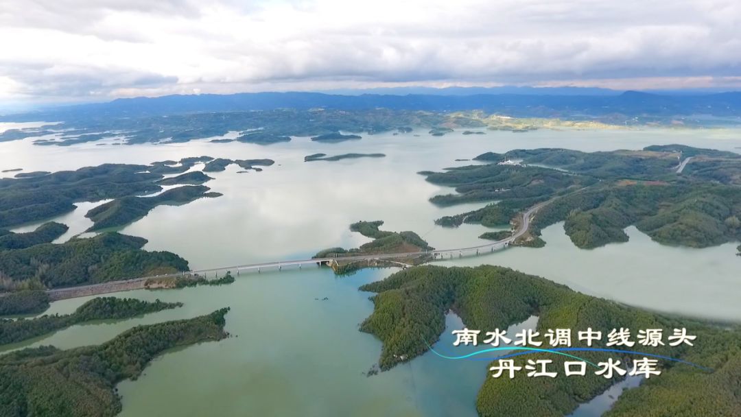 湖北首个江水源能源站:引长江水为城市“降温”