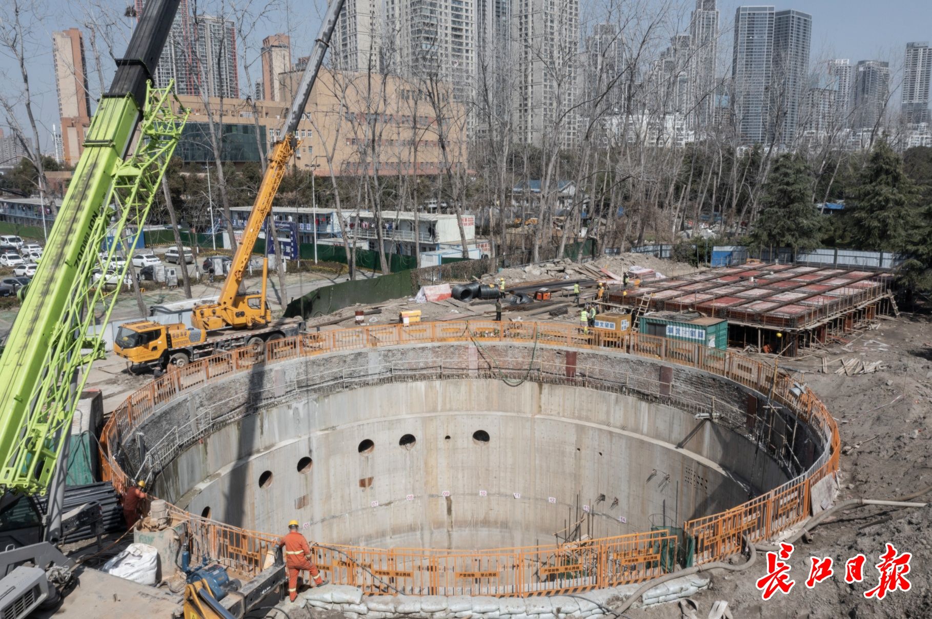 湖北首个江水源能源站:引长江水为城市“降温”